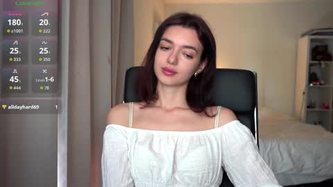 Olivia online show from November 4, 9:05 pm