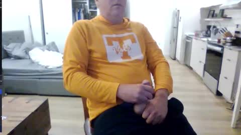 Snapshot of 1029mn chatting on October 26, 5:19 am Takin Profits online show from October 26, 5:19 am