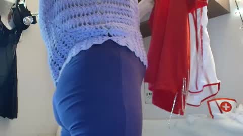 12ennie online show from November 12, 7:43 am