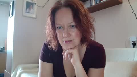 12ennie online show from February 19, 8:02 am