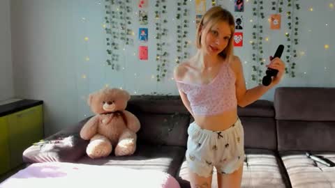 Kira online show from February 19, 5:39 am