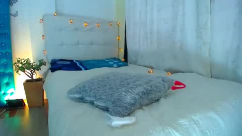 stef read my description online show from February 2, 4:11 pm