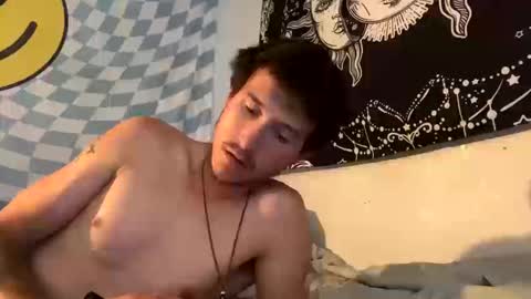Snapshot of 21yearsy0ung9icheshung chatting on October 10, 10:36 pm AlecurClit online show from October 10, 10:36 pm