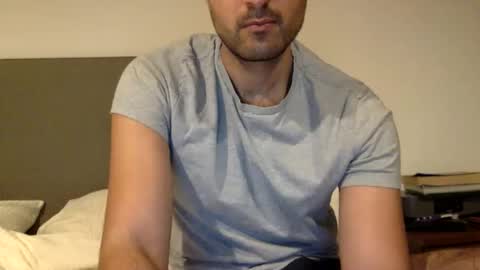 2london10 online show from December 13, 8:48 pm