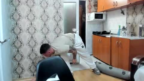 2sexymuscles online show from November 3, 8:54 pm