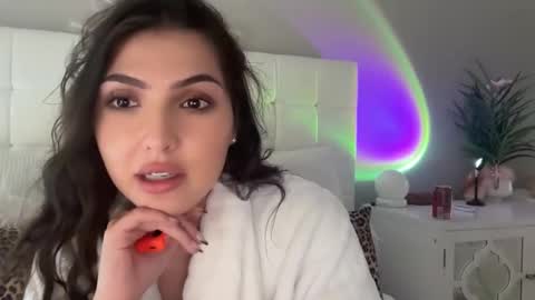 Venus Raee online show from October 11, 9:29 pm