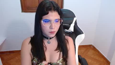 Snapshot of 3rika_gomez chatting on January 29, 3:22 am erika online show from January 29, 3:22 am