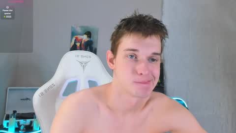 Snapshot of 4ever_dude chatting on February 27, 4:13 am Andrew online show from February 27, 4:13 am