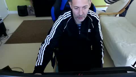 Larese Carlo online show from October 30, 7:42 am