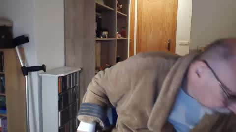  Papi  online show from February 6, 5:40 pm