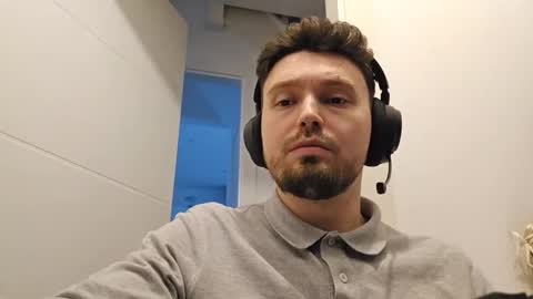 8inchdude93 online show from April 4, 3:19 pm