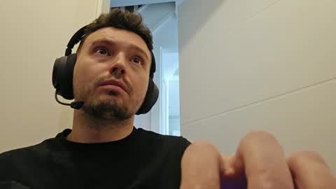 8inchdude93 online show from September 10, 10:38 am