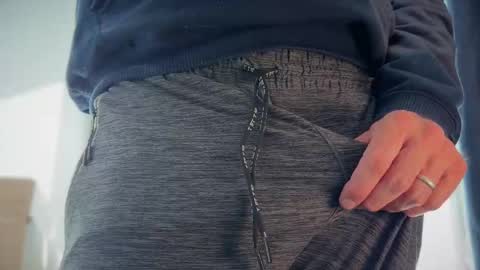 8incher NYC online show from November 6, 7:28 pm