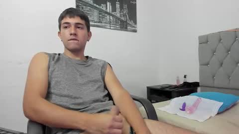 DERECK online show from February 6, 12:30 pm