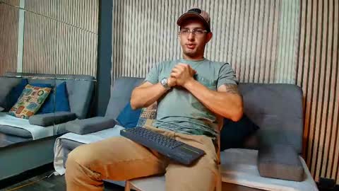 Angel Rivera online show from June 8, 11:38 pm