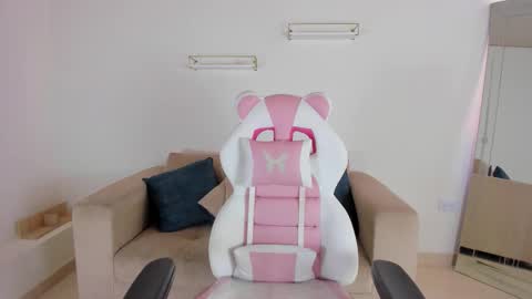    online show from October 9, 12:43 pm