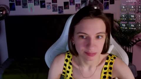 _ash_leyy_ online show from December 15, 3:35 am