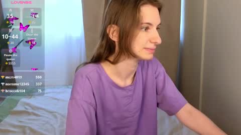 _ash_leyy_ online show from July 5, 4:19 am