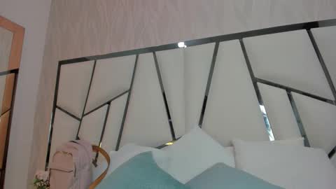 Aura online show from March 5, 3:04 am