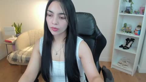 Bella Evans online show from April 16, 5:07 am