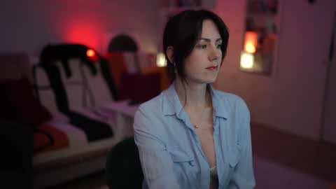 Lili online show from March 31, 9:32 am