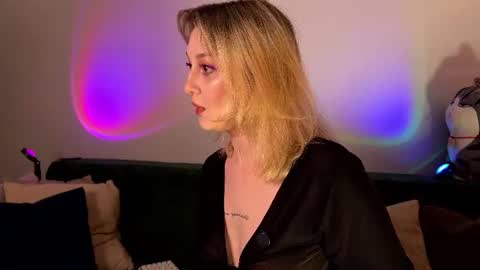 Christina Chris online show from June 11, 9:51 am