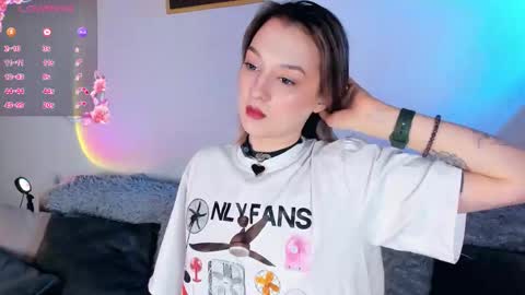 Christina Chris online show from October 9, 6:52 am