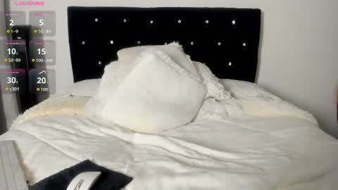 Bella  online show from June 13, 2:55 am