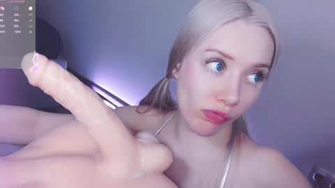 Snapshot of _chatur_babe chatting on February 13, 3:14 pm Angelina online show from February 13, 3:14 pm