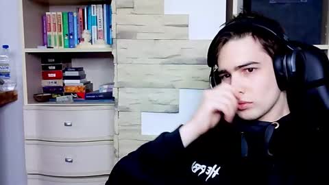 Snapshot of _crise_next_door_ chatting on October 6, 2:57 pm _crise_next_door_ online show from October 6, 2:57 pm