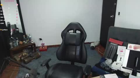 Snapshot of _delacruz911_ chatting on October 21, 10:57 pm delacruz online show from October 21, 10:57 pm