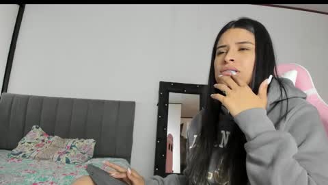 Snapshot of _elektrah chatting on February 19, 5:27 pm _elektrah online show from February 19, 5:27 pm