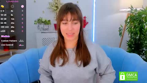 Snapshot of _eliizabeth__ chatting on February 23, 2:29 am Lizzy online show from February 23, 2:29 am