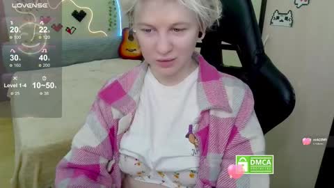 chloue and Gretta online show from February 2, 4:42 am