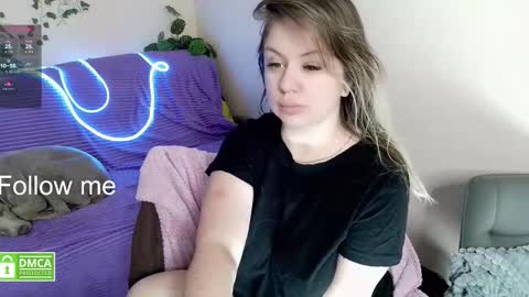 chloue and Gretta online show from March 8, 3:49 pm