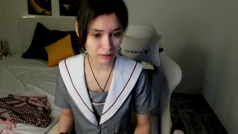 Snapshot of _emily__strike_ chatting on February 20, 9:44 am _emily__strike_ online show from February 20, 9:44 am