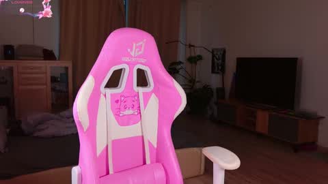 Mia  online show from September 23, 11:37 am