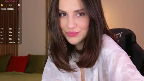 _esmeraldiyaa_ online show from February 14, 8:55 pm