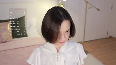 Essie  online show from January 5, 9:47 pm