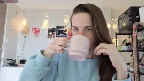 Goddess Aurora online show from October 21, 1:00 am