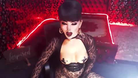 Snapshot of _hailyourqueenx chatting on January 19, 1:10 am GoDDess  Chloe online show from January 19, 1:10 am