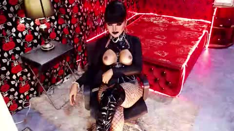 Snapshot of _hailyourqueenx chatting on October 28, 10:11 pm GoDDess  Chloe online show from October 28, 10:11 pm