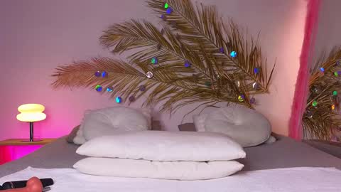 Holly online show from February 8, 5:29 am