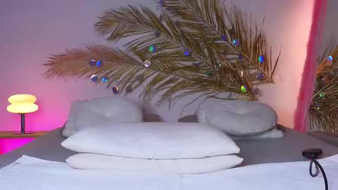 Holly online show from February 9, 7:26 am