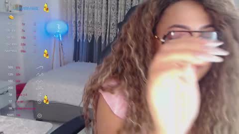 _just_a_queen_3 online show from November 17, 9:12 am