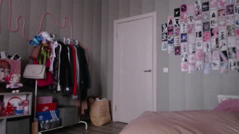 katemiller online show from November 13, 8:28 am