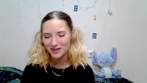 _kikiclark_ online show from September 24, 8:48 pm