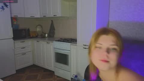 Snapshot of _kirieshka chatting on October 17, 6:12 pm Molly Emily online show from October 17, 6:12 pm