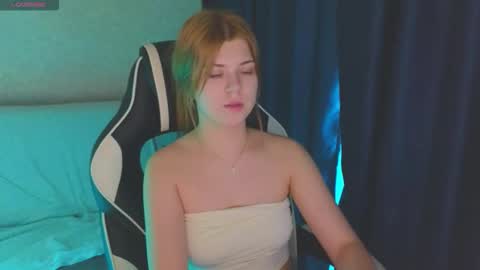 Snapshot of _kirieshka chatting on October 23, 7:15 pm Molly Emily online show from October 23, 7:15 pm
