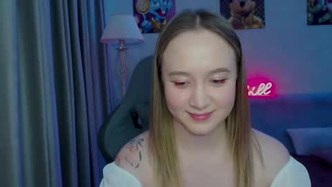 Snapshot of _lalune_ chatting on February 17, 5:12 pm _lalune_ online show from February 17, 5:12 pm